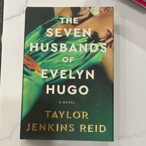 The Seven Husbands of Evelyn Hugo Hardcover